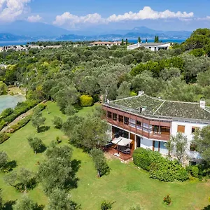  Villa Giustiniani